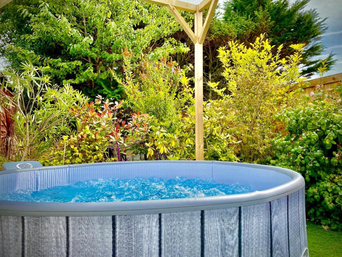 Remarkable 3-Bed Hot Tub House In Blackpool Exterior photo