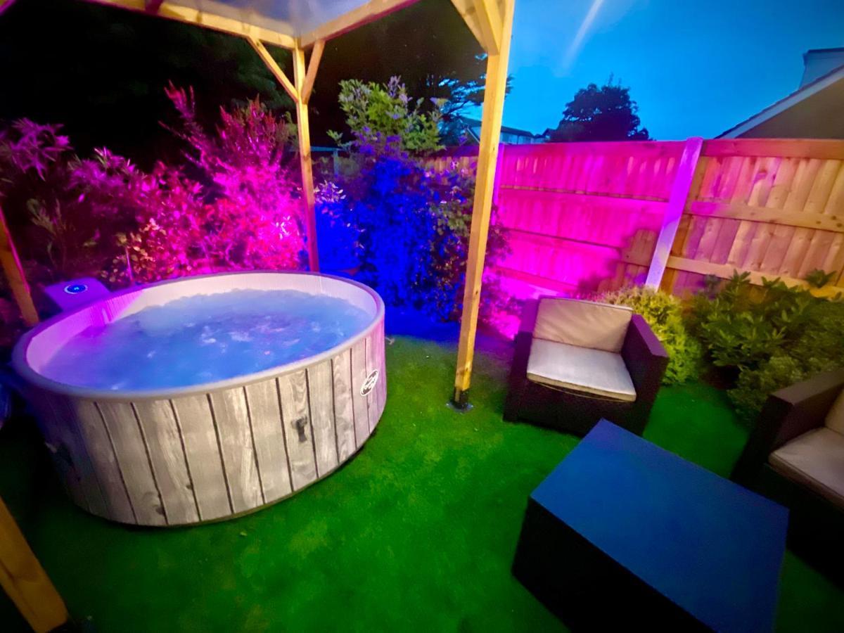 Remarkable 3-Bed Hot Tub House In Blackpool Exterior photo